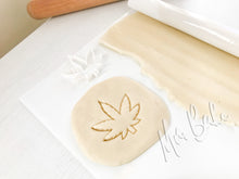 Load image into Gallery viewer, Canabis Hemp Leaf 2 Cookie Cutter